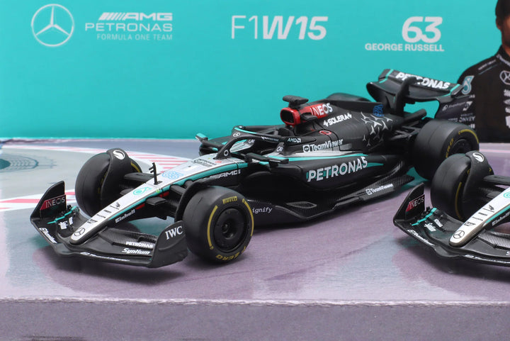 Bburago Mercedes W15 Lewis Hamilton &amp; George Russell set 1:43