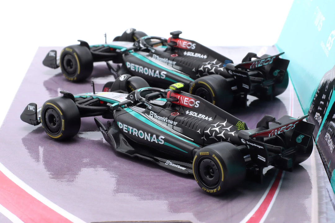 Bburago Mercedes W15 Lewis Hamilton &amp; George Russell set 1:43