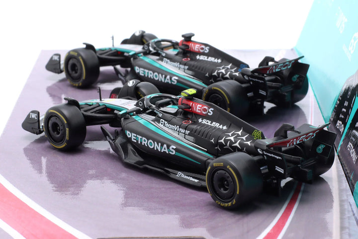 Bburago Mercedes W15 Lewis Hamilton &amp; George Russell set 1:43