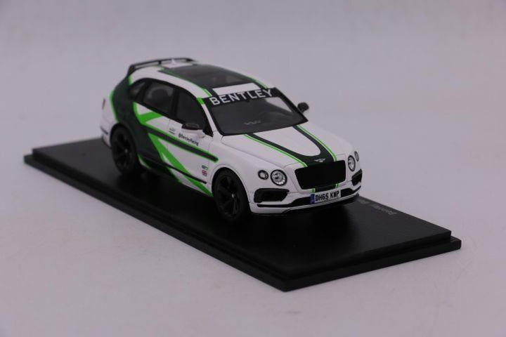 Spark Bentley Bentayga Voiture de démonstration 24H Nurburgring 2016 Blanc 1:43