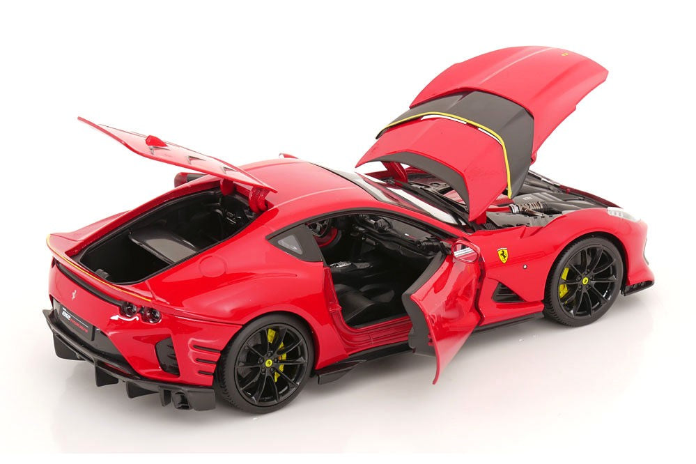Burago Ferrari 812 Competizione 2021 1:18 Rood Race &amp; Play