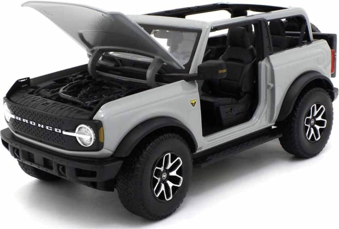 Maisto 2021 Ford Bronco Badlands Gray Special Edition