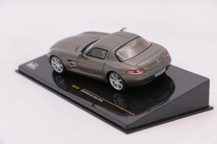 Ixo Mercedes-Benz SLS AMG 2010 Grijs 1:43