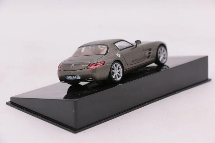 Ixo Mercedes-Benz SLS AMG 2010 Grijs 1:43