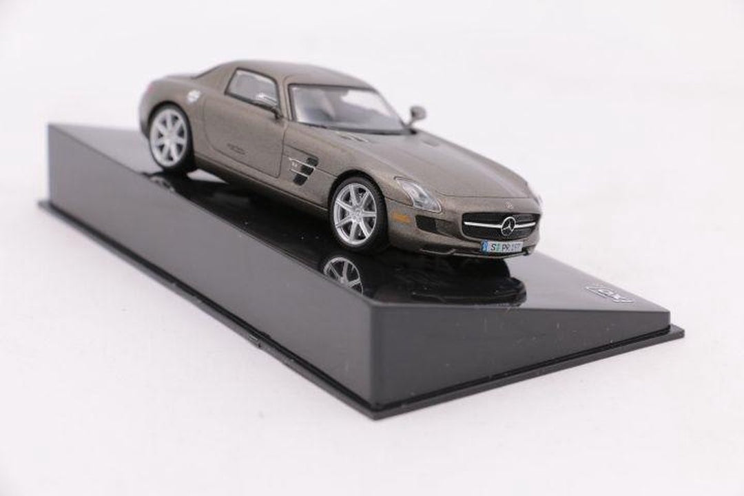 Ixo Mercedes-Benz SLS AMG 2010 Grijs 1:43