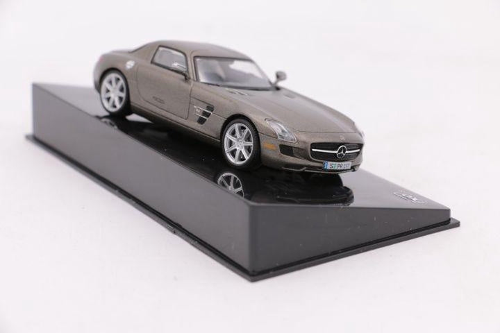 Ixo Mercedes-Benz SLS AMG 2010 Grijs 1:43
