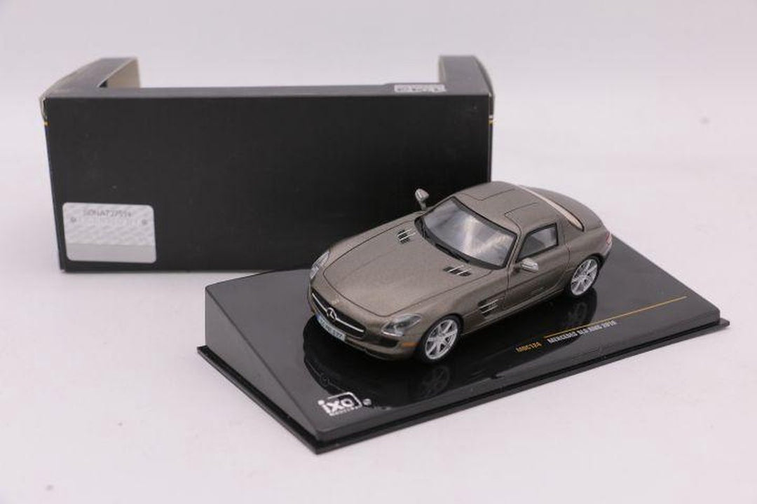 Ixo Mercedes-Benz SLS AMG 2010 Grijs 1:43