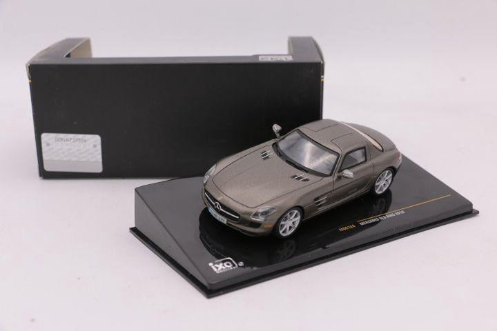 Ixo Mercedes-Benz SLS AMG 2010 Grijs 1:43