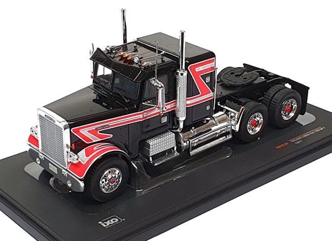 Freightliner FLC 120 64T Truck 3-Assi 1977 Black