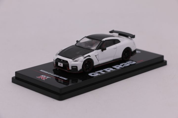 Nissan GT-R R35 Nismo White / Black