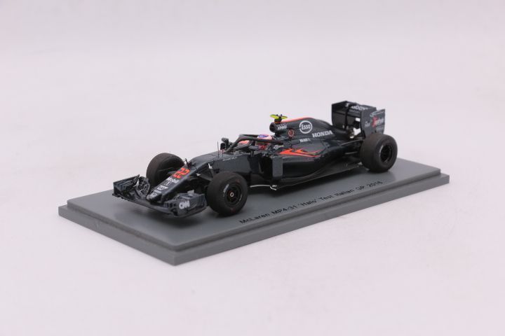 F1 McLaren MP4-31 J. Button Halo Test 2016