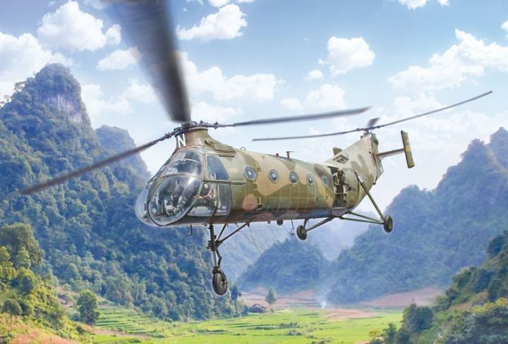 H21-C Flyning Banana Gunship Helicopter 1952