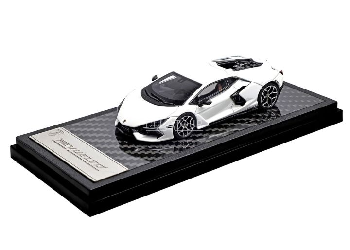 Lamborghini Revuelto White