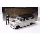 Chevrolet Suburban met Frankenstein Beeldje